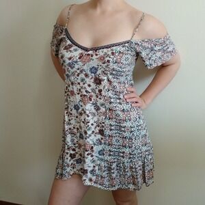 Floral off shoulder pleated dress size medium